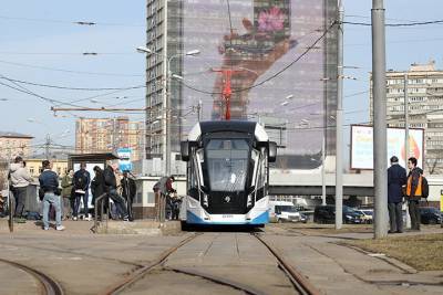 Несколько трамваев задерживается на Русаковской улице из-за повреждения контактной сети