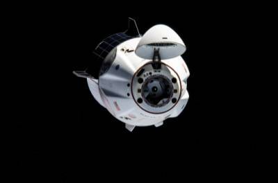 Космический корабль SpaceX после запуска едва не столкнулся с неизвестным объектом