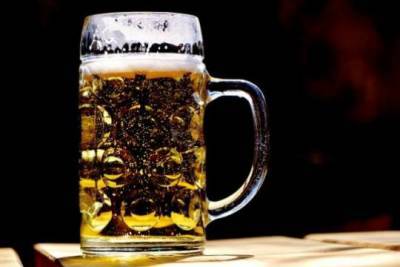 Роспотребнадзор не намерен запрещать продажу алкоголя на майские праздники