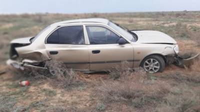 20-летняя девушка пострадала при опрокидывании автомобиля в Астраханской области