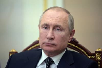 В Петербурге Путин передаст Эрмитажу церковную утварь