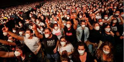 Экспериментальный концерт в Барселоне: массовой вспышки COVID-19 не произошло