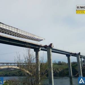 В Запорожье на балочном мосту начался второй этап надвижки. Фото