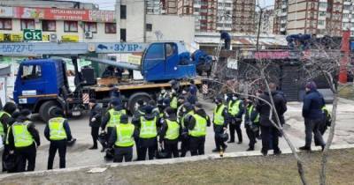 В Киеве из-за демонтажа МАФов произошли столкновения, есть задержанные