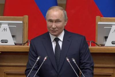 В Петербурге Владимир Путин попросил будущих участников выборов не обещать «что ни попадя»