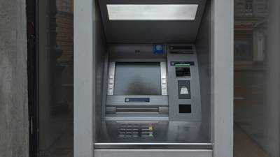 Двое грабителей не смогли взорвать банкомат в Сургуте из-за сигнализации