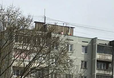 В Твери заметили игравших на крыше девятиэтажки детей