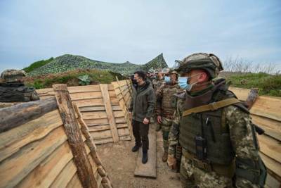 Зеленский проинспектировал войска на южном рубеже обороны Украины