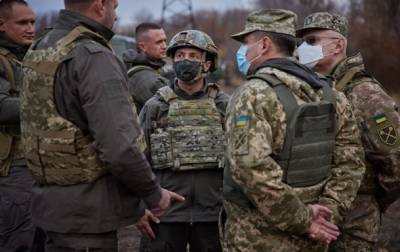 Зеленский осмотрел позиции военных у Крыма