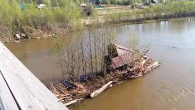 Разрушенный паводком мост в амурском селе восстановят после спада воды