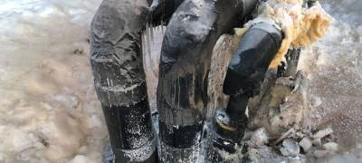 Водопроводные сети прорвало сразу в двух местах в райцентре в Карелии