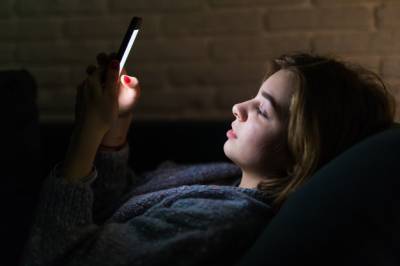 Ночные режимы телефона с блокировкой синего света не помогают уснуть