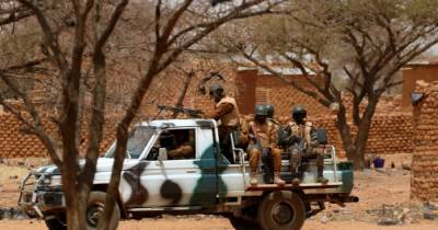 В Буркина-Фасо похитили трех иностранных журналистов: двух из них казнили