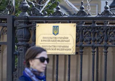 С начала войны Украина вернула почти половину своих дипломатов из РФ
