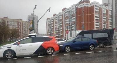 Массовое ДТП с участием беспилотного авто произошло в Москве