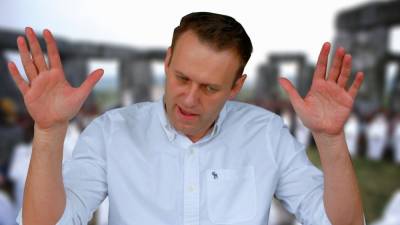 Леонид Волков пытается отговорить сторонников Навального от бегства из России