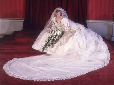 Весільну сукню принцеси Діани вперше за 25 років покажуть публіці