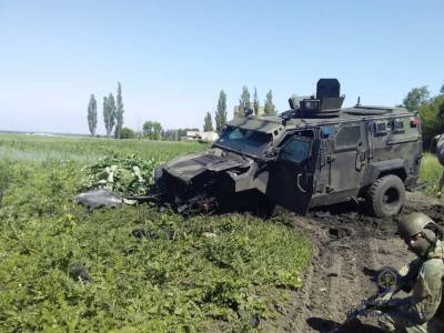 Потери на Донбассе — взорвалась машина с украинскими военными (ФОТО)