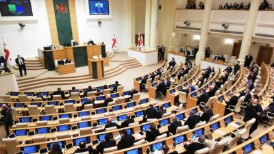 Часть грузинской оппозиции прекращает бойкот парламента