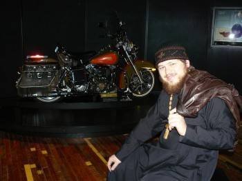 Православный священник – байкер из США приехал в гости на Вологодчину