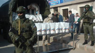 Жители сирийского Эль-Камышлы получили продуктовые наборы от российских военных