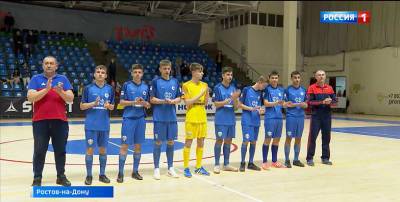 Сильнейшую в России школьную команду по мини-футболу торжественно встретили на родине