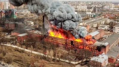 Суд принял иск властей о реставрации сгоревшей Невской мануфактуры