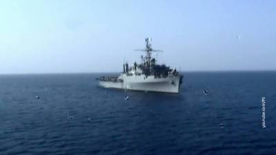 Российские военные следят за кораблем США в Черном море