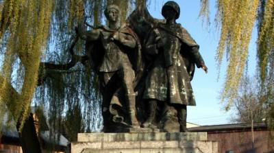 На юге Польши демонтировали памятник советско-польскому братству по оружию