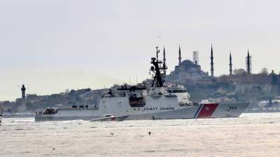 Черноморский флот следит за зашедшим в Чёрное море сторожевым кораблём США