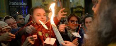 Благодатный огонь будут раздавать в 15 храмах Москвы