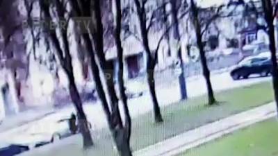 От удара иномарки "Газель" завалилась на бок на проспекте Ветеранов