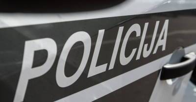 Полиция выяснила, кто в декабре поджег полицейскую машину в Даугавпилсе