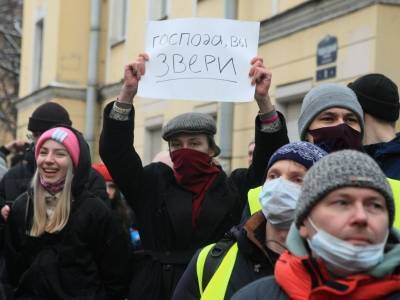Питерский омбудсмен передал Москальковой жалобы на агрессию силовиков на митинге