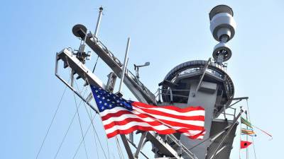 СМИ: корабль США отогнал от себя суда КСИР предупредительным огнем