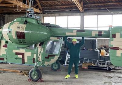 Силач из Башкирии показал вертолет, который собирается приземлить на себя