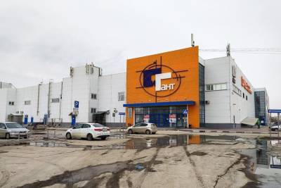 Восемь новых магазинов трех торговых сетей откроются в Новосибирске вместо “Сибирского гиганта”