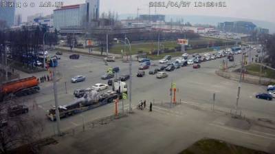 В Кемерове у крупного ТЦ заметили вертолёт