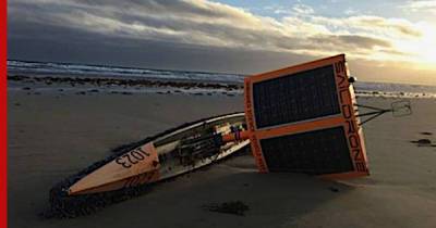 На австралийский берег выбросило "таинственную" лодку-призрак