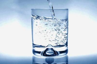 Доктор Мясников рассказал, сколько воды нужно пить каждый день