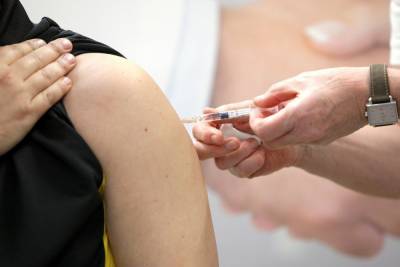 Более тысячи украинцев пожаловались на побочные эффекты после вакцинации