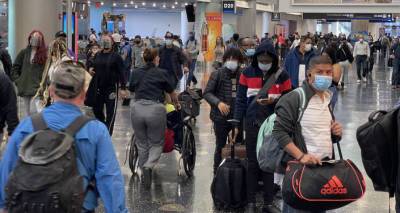 Пассажиры устроили в аэропорту США массовую драку. Видео