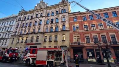 В Риге восемь человек сгорели при пожаре в хостеле