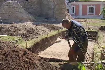 Участок старинной дороги нашли археологи возле Снетогорского монастыря