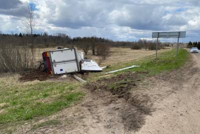 В Тверской области появились новые фотографии разбитой в ДТП фуры