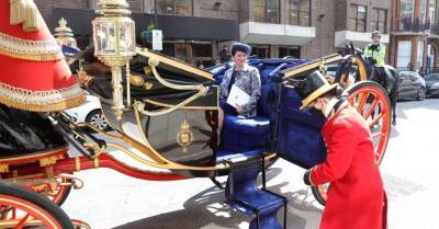 На карете и с вуалью: посол Латвии вручила верительные грамоты королеве Елизавете II