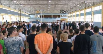 "ДНР" провела массовое спортивное мероприятие для молодежи без масок и дистанции (ФОТО)