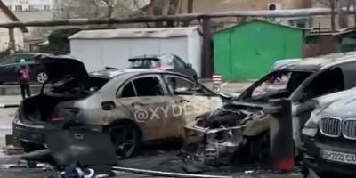 На Говорова в Одессе ночью сожгли три машины, одна из них, говорят, экс-прокурора Максима Вихора - Видео 28.04.2021 - ТЕЛЕГРАФ