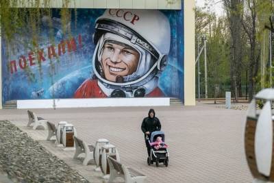 Андрей Бочаров проверил реконструкцию парка Гагарина в Волгограде