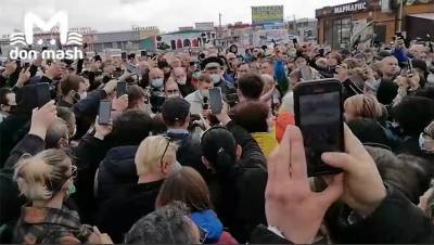 «Ситуация накаляется»: больше 1000 торговцев требуют открыть заблокированные рынки под Ростовом